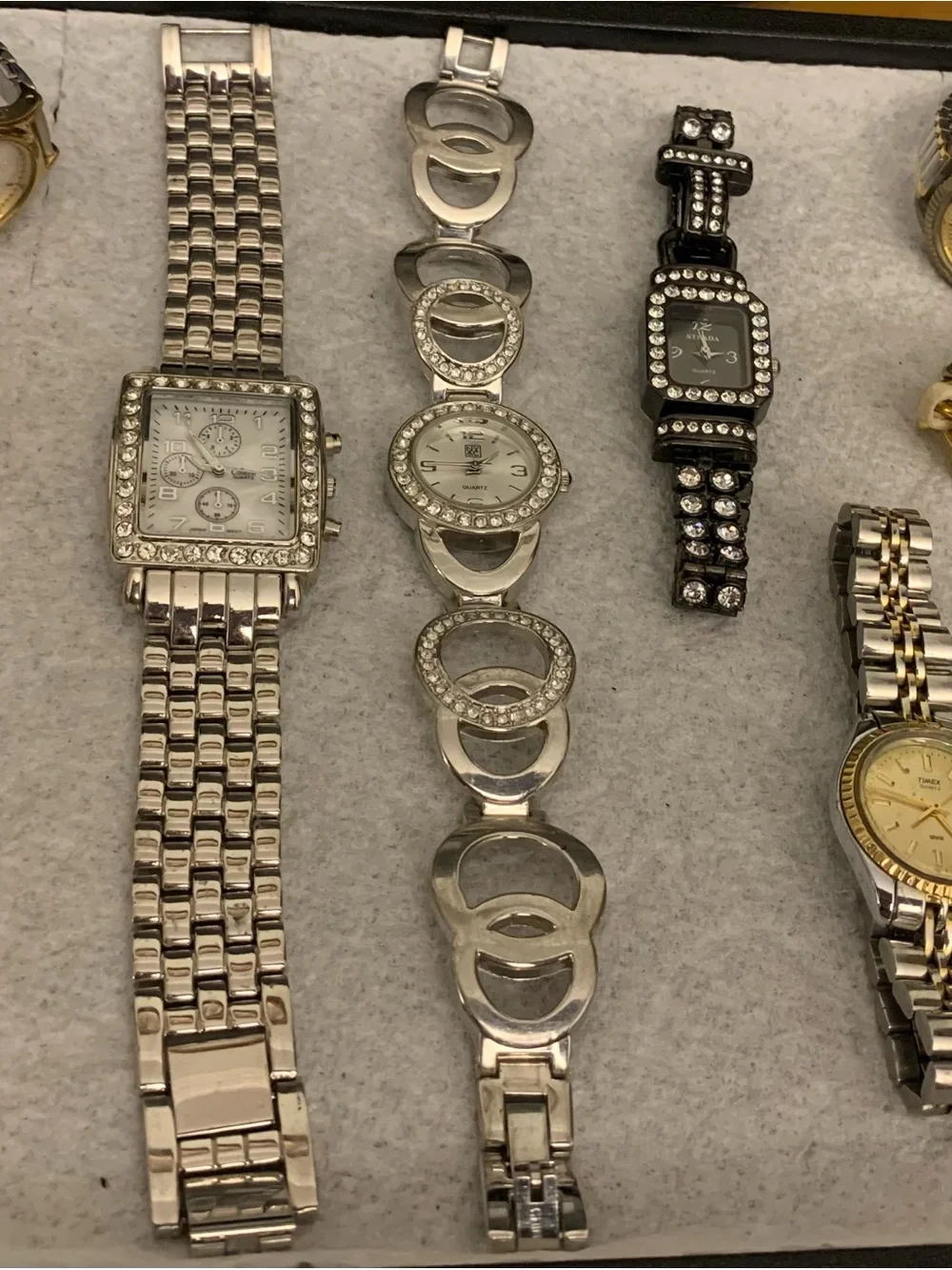 Ladies 10 PC Watch Lot,Some Brand Names,including Timex,Pulsar,Collezio and .